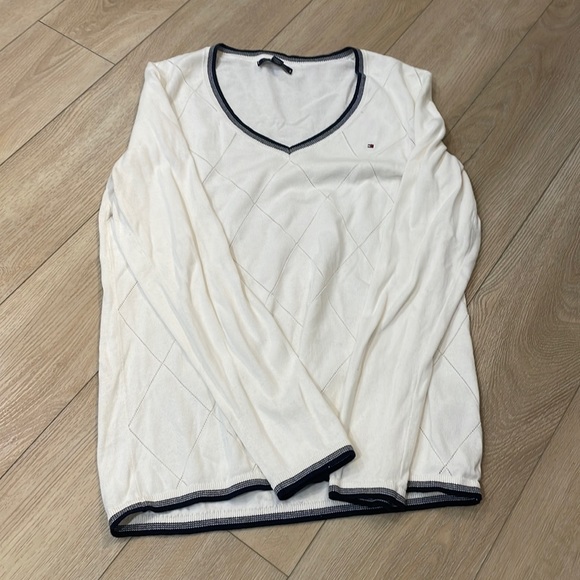 Tommy Hilfiger white with blue accent sweater, size M - Picture 1 of 2